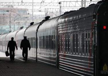 Более 1,4 млн тенге заплатят трое атырауских чиновников, собиравших деньги с бригадиров поездов