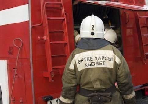 СТО и кафе горели в Алматы; спасены 30 человек