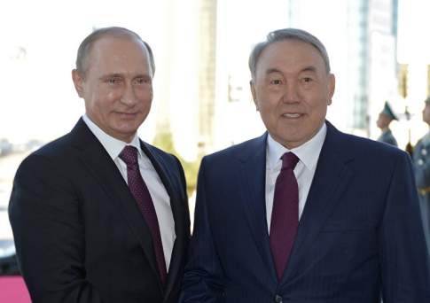 Назарбаев и Путин продолжили обсуждение вопросов майского саммита в Сочи