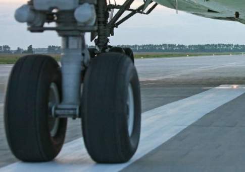 Превентивное отключение двигателя стало причиной вынужденной посадки самолета Air Astana в аэропорту Астаны