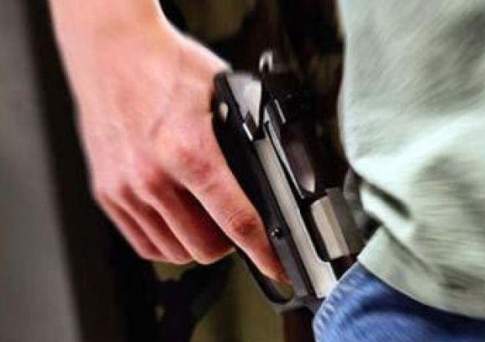 Выстреливший в коллегу в Алматы полицейский оказался близким родственником раненого инспектора