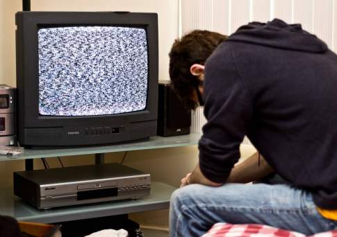 На 14 часов приостановлено вещание казахстанских телеканалов и радиостанций