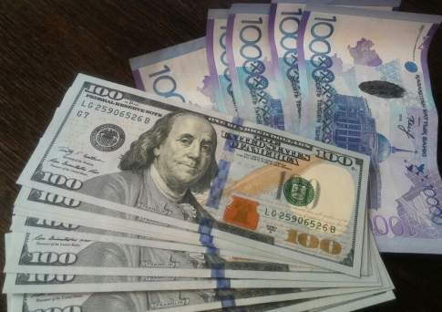 Курс продажи доллара в пунктах обмена валют Астаны понизился до 369 тенге, Алматы и Шымкента до 368,5 и 369,5 тенге