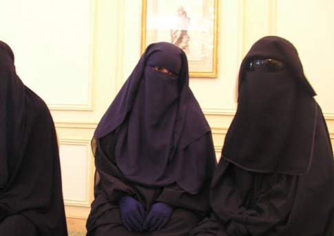 В Казахстане предлагается ввести запрет только на скрывающие лицо человека одеяния, заявили в минрелигии