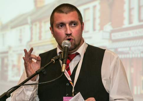 Я хочу видеть этого человека!