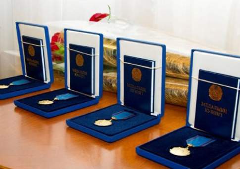 Не в утешение, а в знак уважения