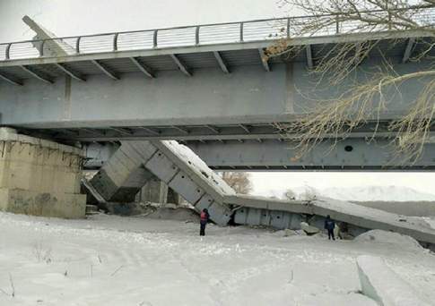 Эй вы там, на мосту...