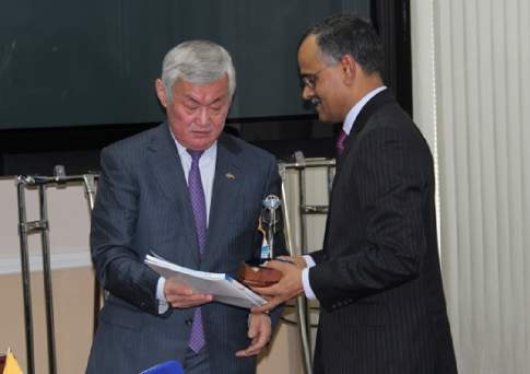 Господин посол,  за вами - должок!