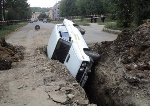 Пьяному траншея по колено