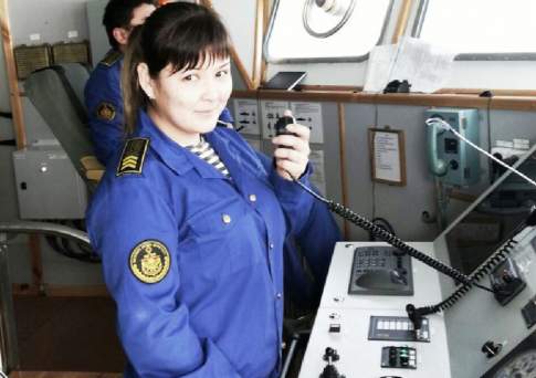 Есть девушки  в наших селеньях...