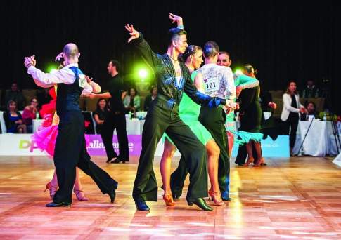 Я пригласить  хочу на танец вас...