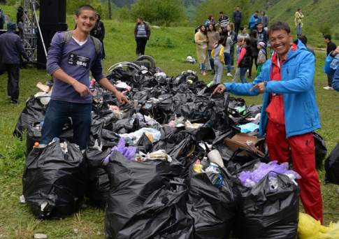 Мусор собирает друзей