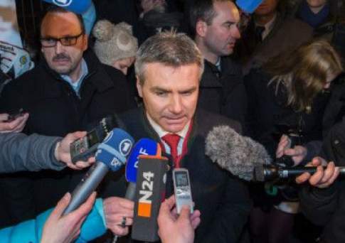 Пусть они у тебя и ночуют!