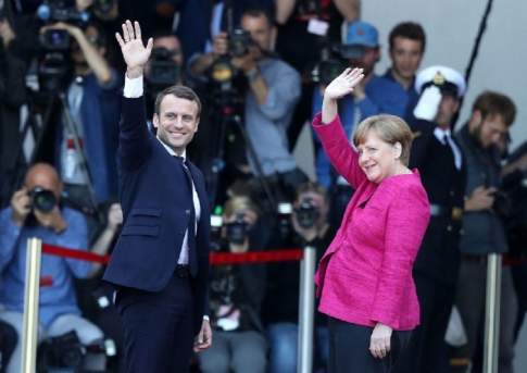 Эмманюэль под крылом Ангелы