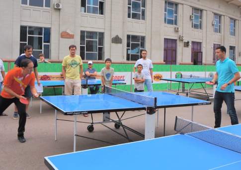 В Алматы журналисты сыграли в настольный теннис с волонтерами Универсиады-2017