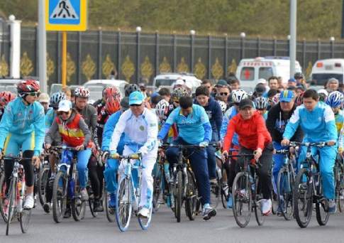 Министр сел  в седло