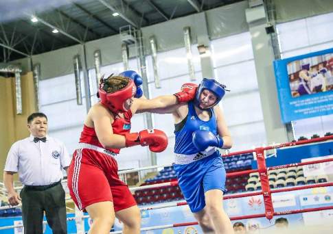 В “драке” только девушки