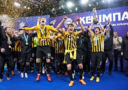 Девятый Кубок поднимают!