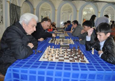 Дружба между королями и ферзями