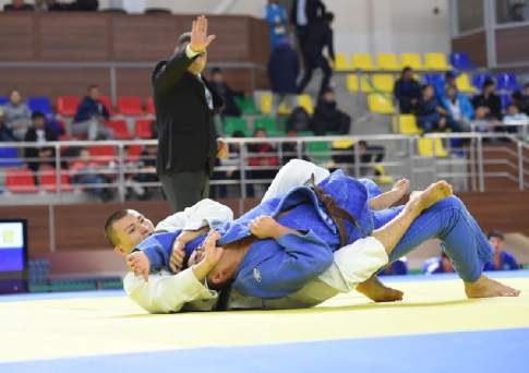 В первый день - десятка!