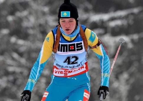 В руках у них винтовка