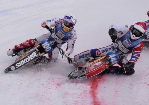 Не тормози на скользких поворотах!