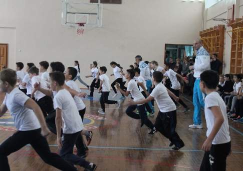 Чемпион - физрук на час