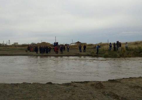 Прокатились сельчане на тракторе