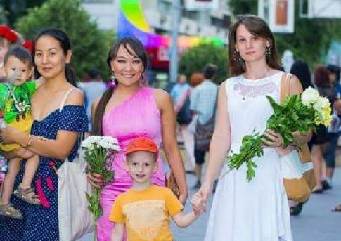 Дарите женщинам цветы!