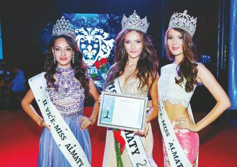 Корону царице!