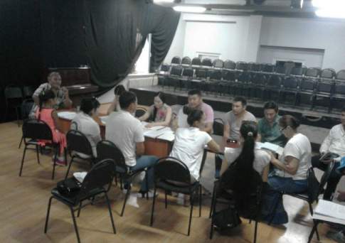 До премьеры - не бриться!