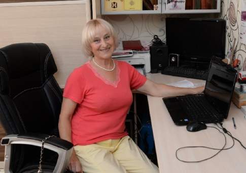 На ступеньках пьедестала