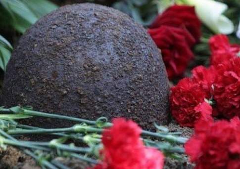 Достойные похороны солдату...