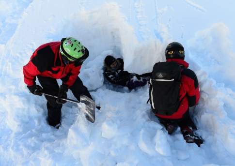 Как журналиста  из лавины откапывали