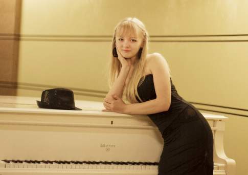 В джазе - наша девушка