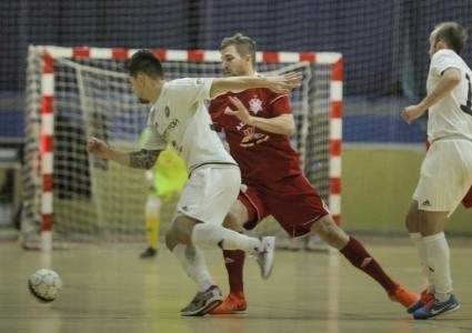 В упорной борьбе